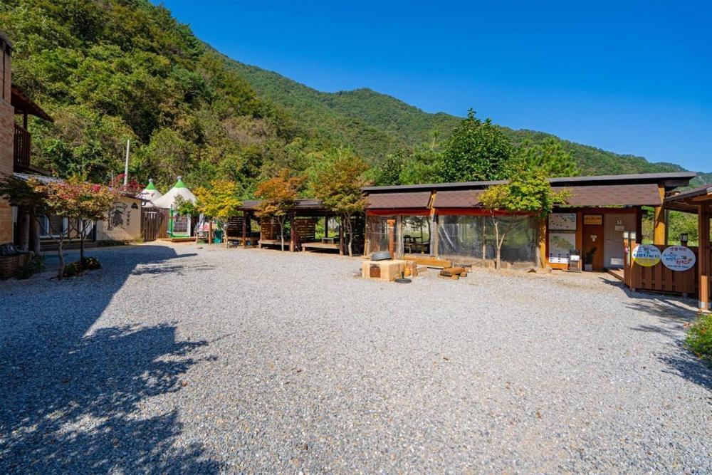 Kim Satgat Heukjib Yiyagi Hotel Yeongwol Exterior photo