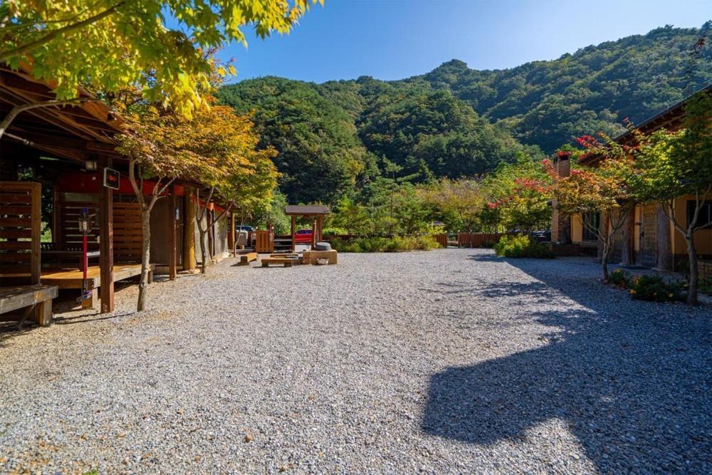 Kim Satgat Heukjib Yiyagi Hotel Yeongwol Exterior photo